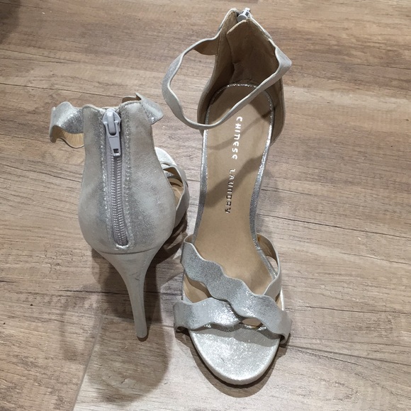 Silver heels - Picture 4 of 7